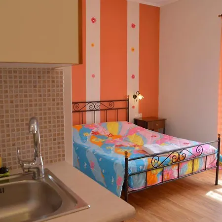 Finikas * Adamantas (Milos)