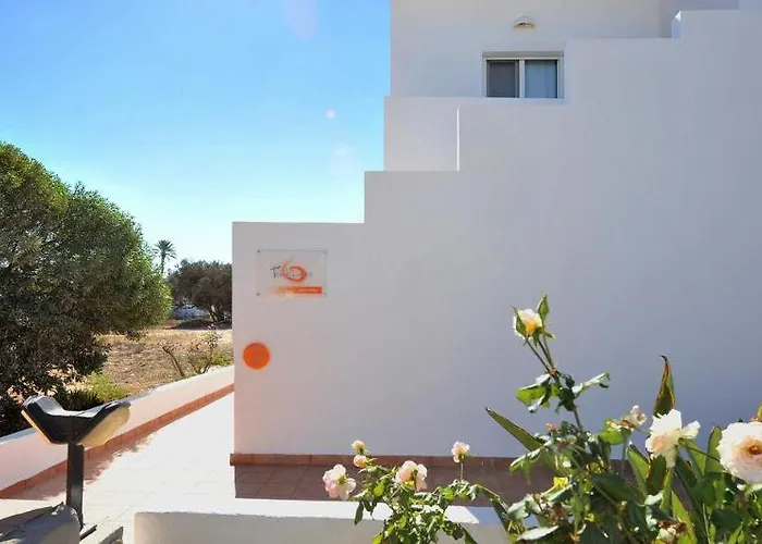 Finikas Daire Adamantas (Milos)