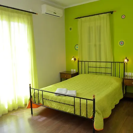 Apartment Finikas Adamantas (Milos)