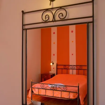Finikas Apartment *