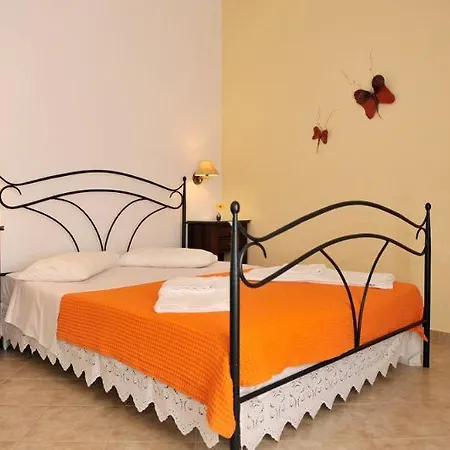 Finikas Apartment *