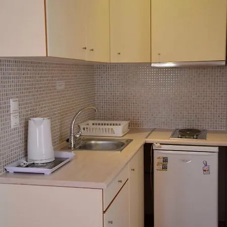 Finikas * Adamantas (Milos)