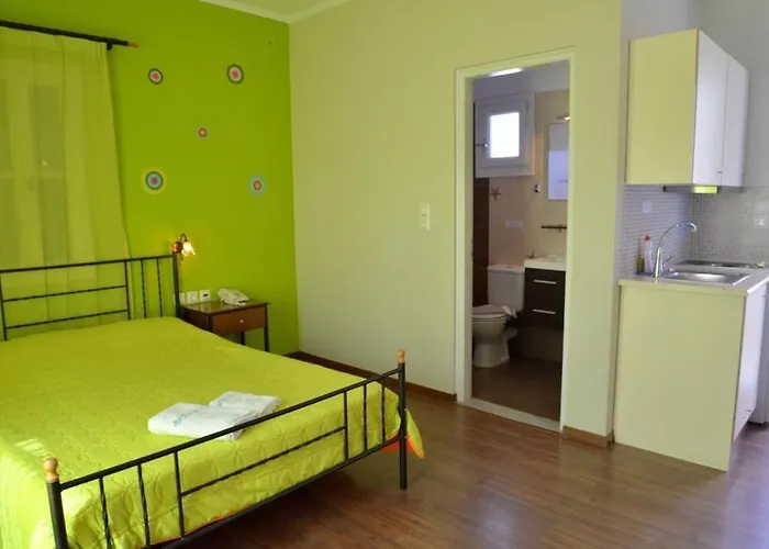 Apartment Finikas Adamantas (Milos)