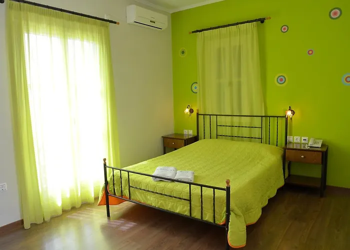 Apartment Finikas Adamantas (Milos)