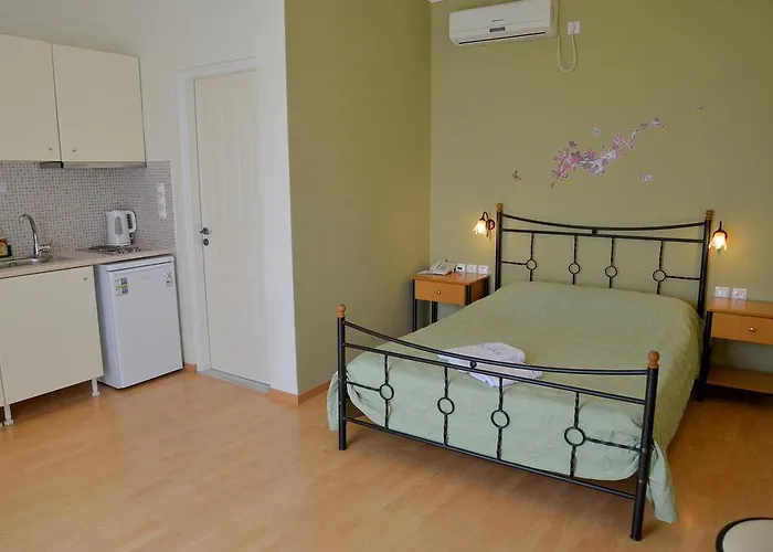 Finikas * Adamantas (Milos)