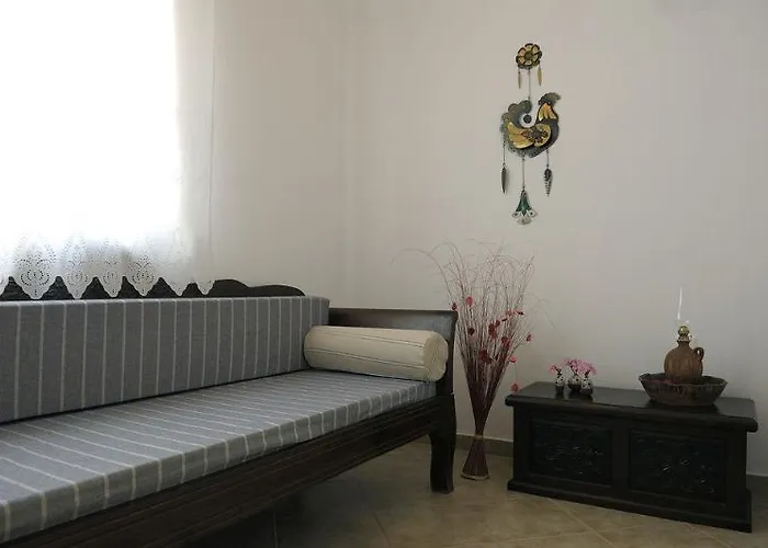 Finikas * Adamantas (Milos)