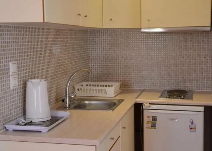 Finikas * Adamantas (Milos)